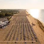 With Large Terrace Апартаменти Бібіоне