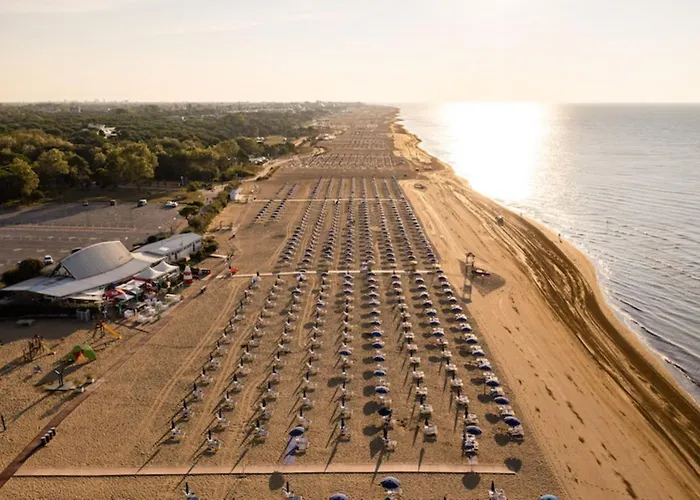 With Large Terrace Апартаменты Бибионе